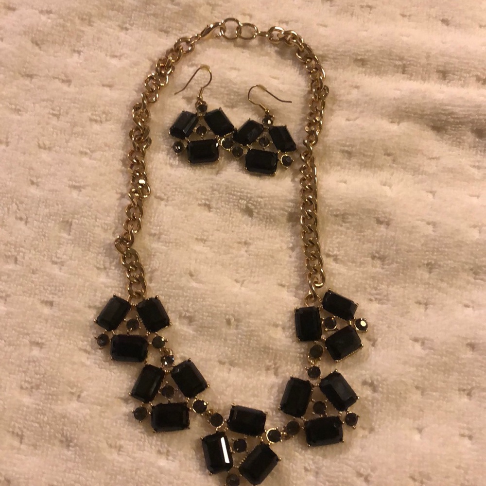 Black necklace perfect for any occasion 🖤 💛